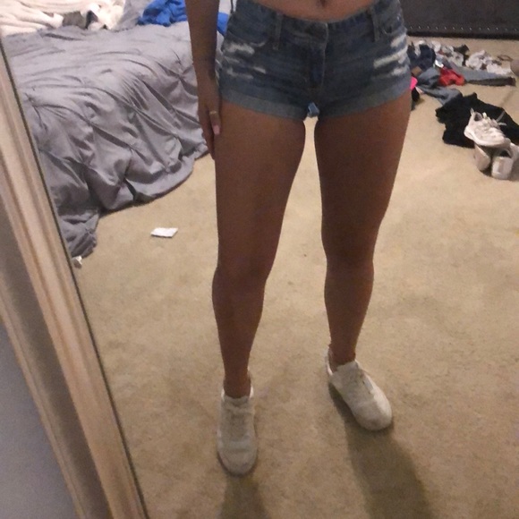 Hollister distressed jean shorts sz 5 - Picture 4 of 4